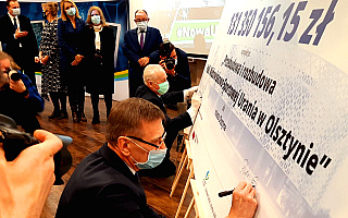 Symboliczny czek na remont olsztyńskiej Uranii przekazany